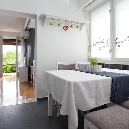 Macho Apartment