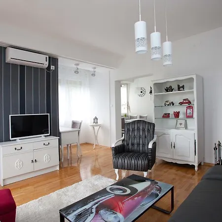 Macho Apartment