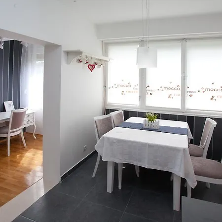 Macho Apartment *